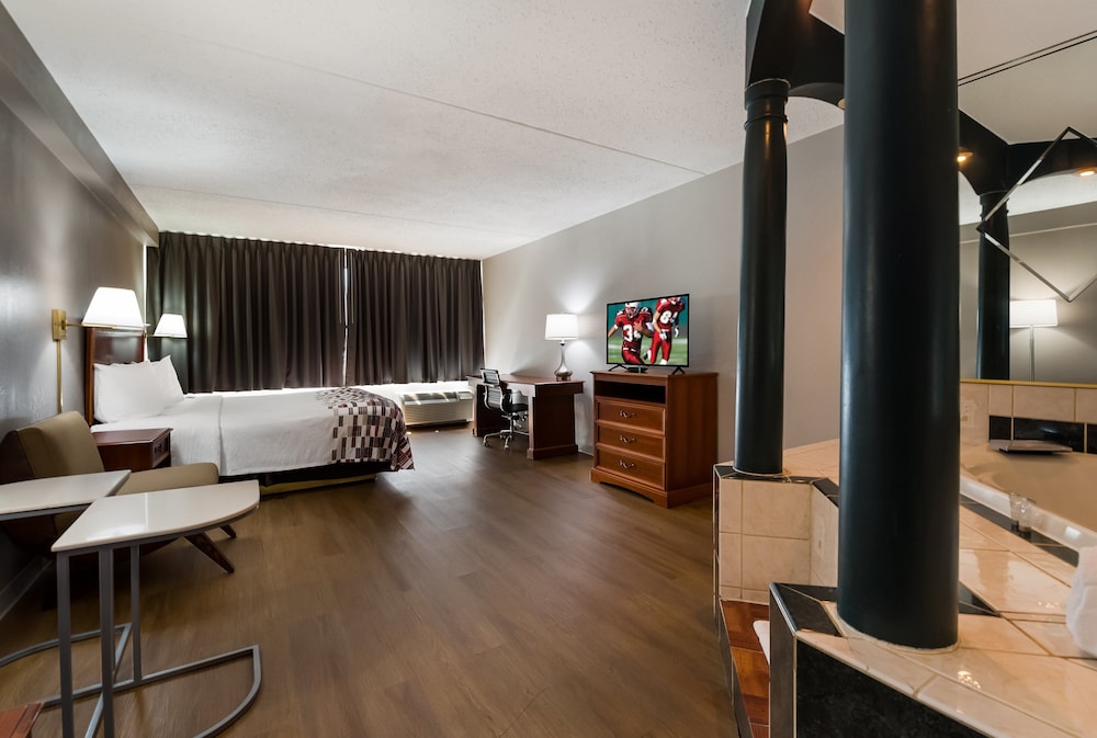 Red Roof Inn & Suites Newark University - photo 25
