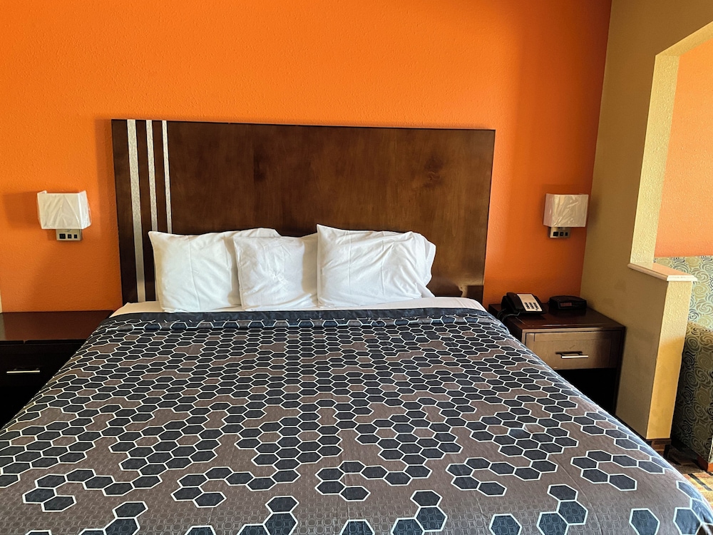 Executive Inn & Suites - photo 13