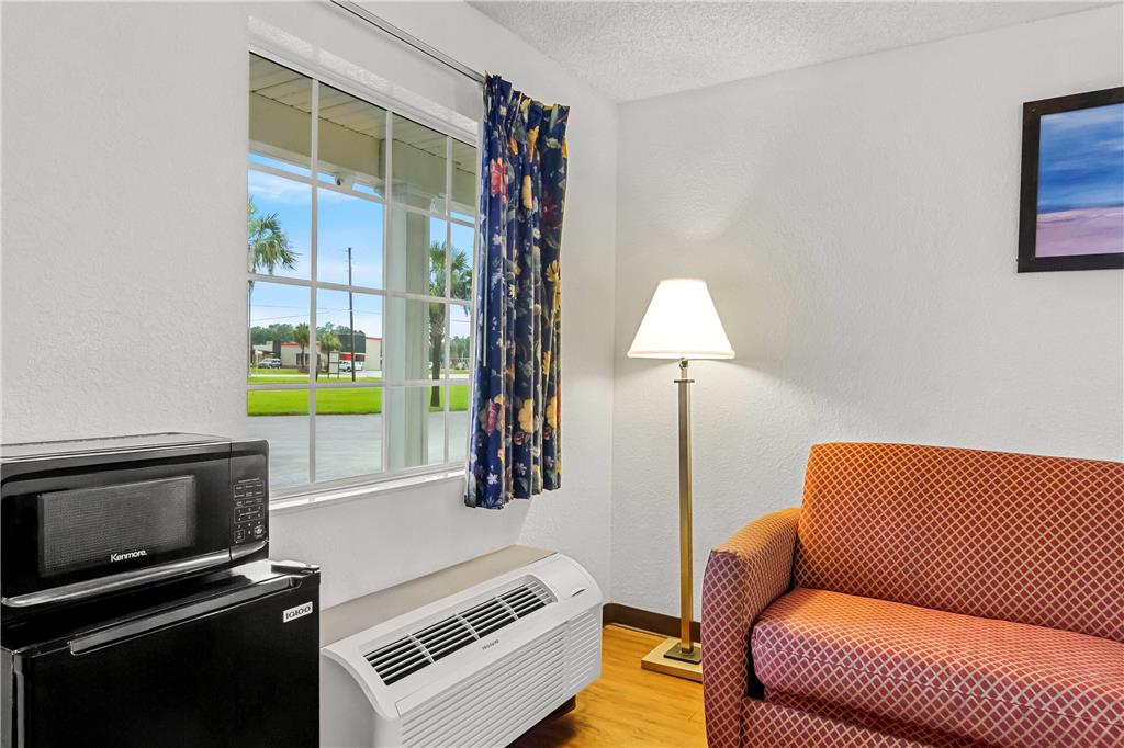 Travelodge Suites by Wyndham MacClenny - photo 32