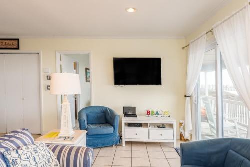 Mead Us At The Pier by Oak Island Accommodations - photo 11