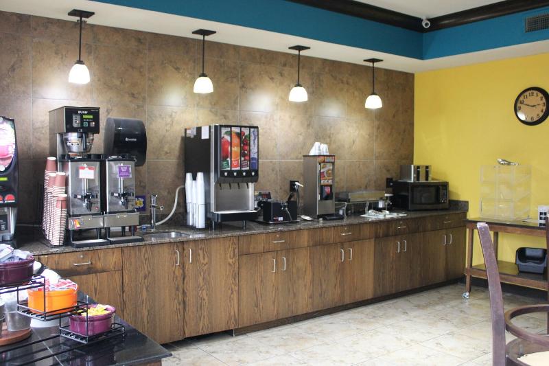 Parkwood Inn & Suites - photo 45
