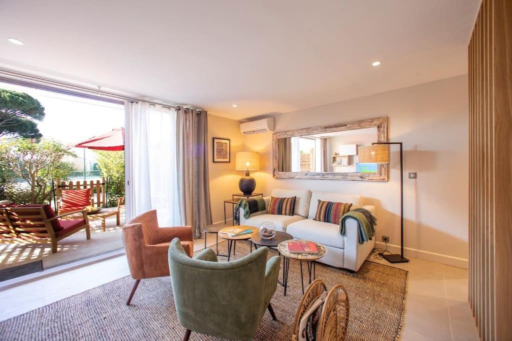Appartement Entierement Renove Avec Terrasse — 4-Star Luxury Hotel in Saint-Tropez, France