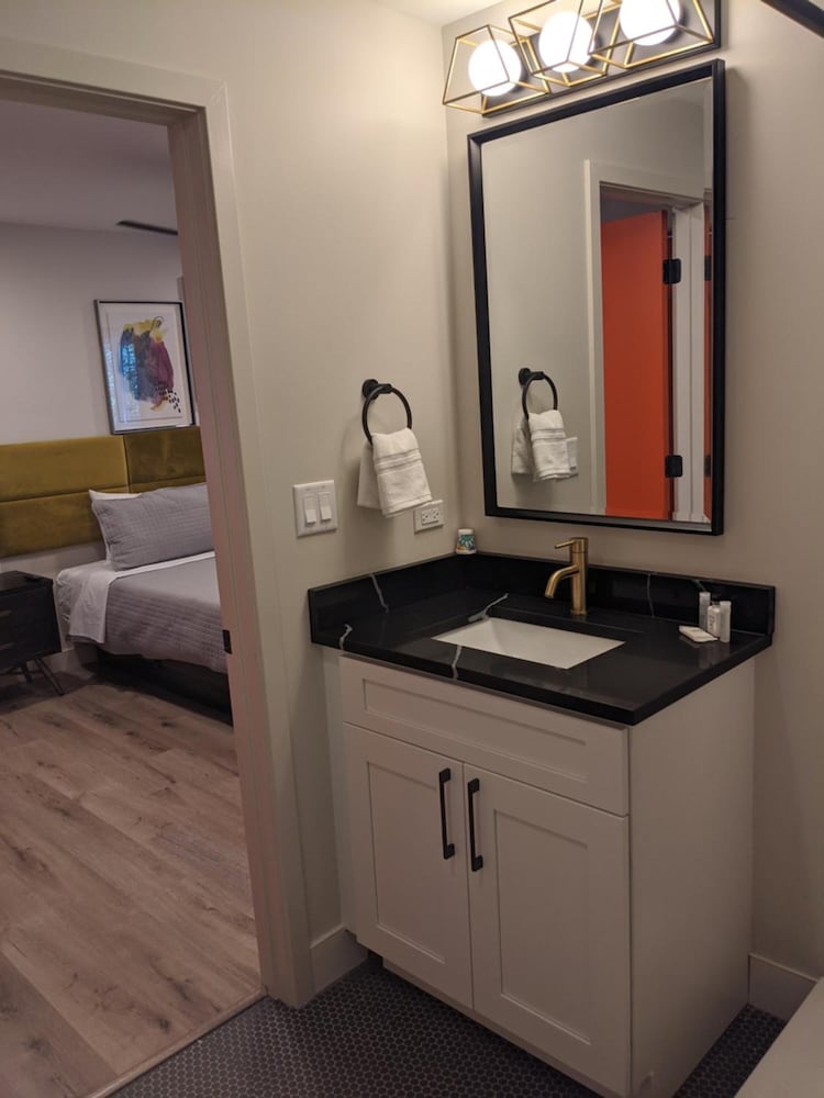 4411 Inn & Suites - photo 36