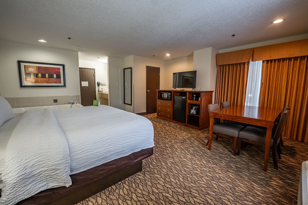 Christopher Inn and Suites - photo 17
