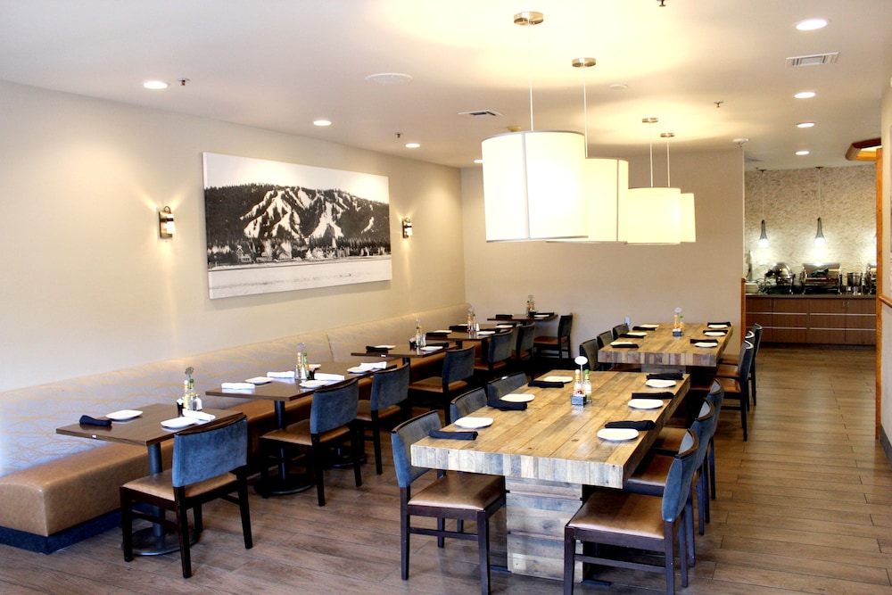 Holiday Inn Resort The Lodge At Big Bear Lake by IHG - photo 48
