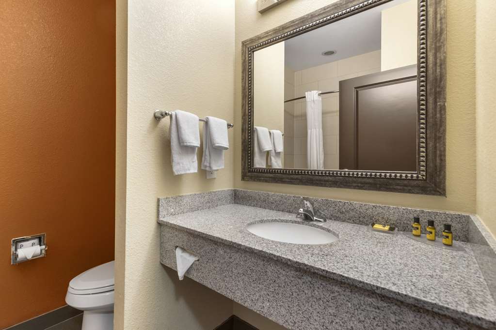 Best Western Plus Longhorn Inn & Suites - photo 17