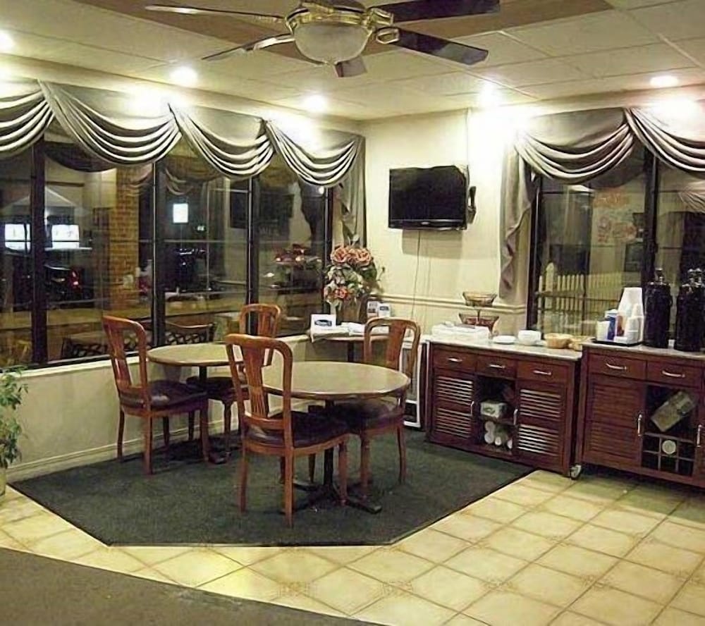 Colonie inn and Suites - photo 18