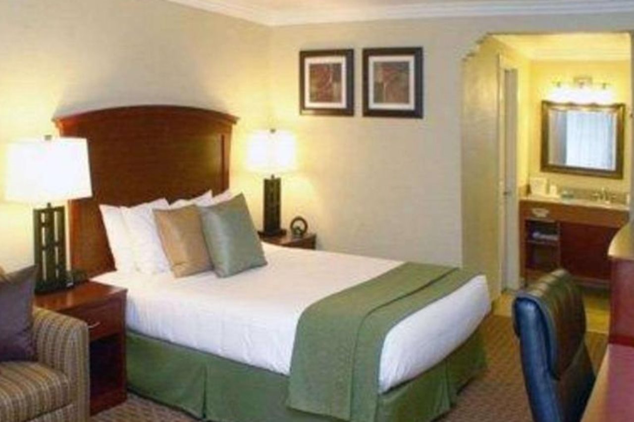 Quality Inn & Suites Santa Cruz Mountains - photo 9