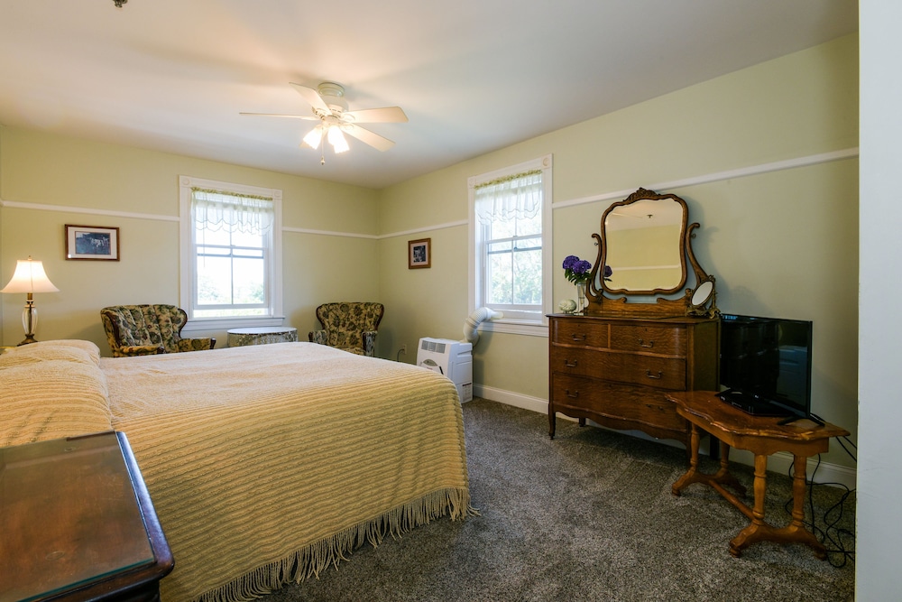 Payne's Harbor View Inn - photo 12
