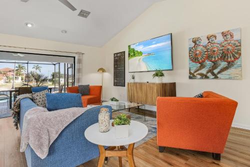 Mid century vibe pool home direct gulf access — 4-Star Luxury Hotel in Cape Coral, United States