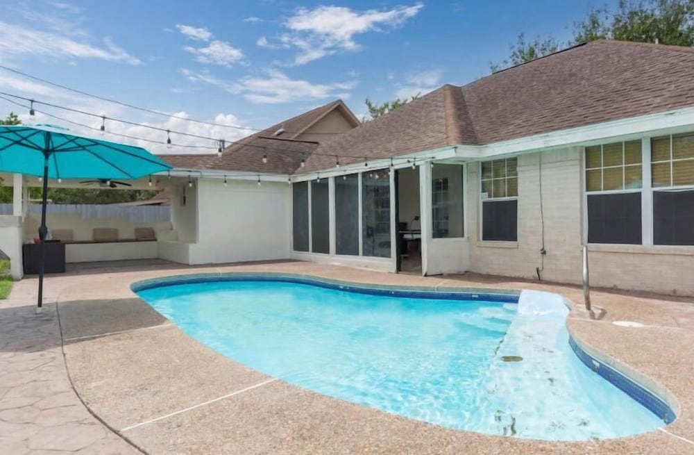 Mcallen Majesty 4br W Pool And Comfort — Mcallen