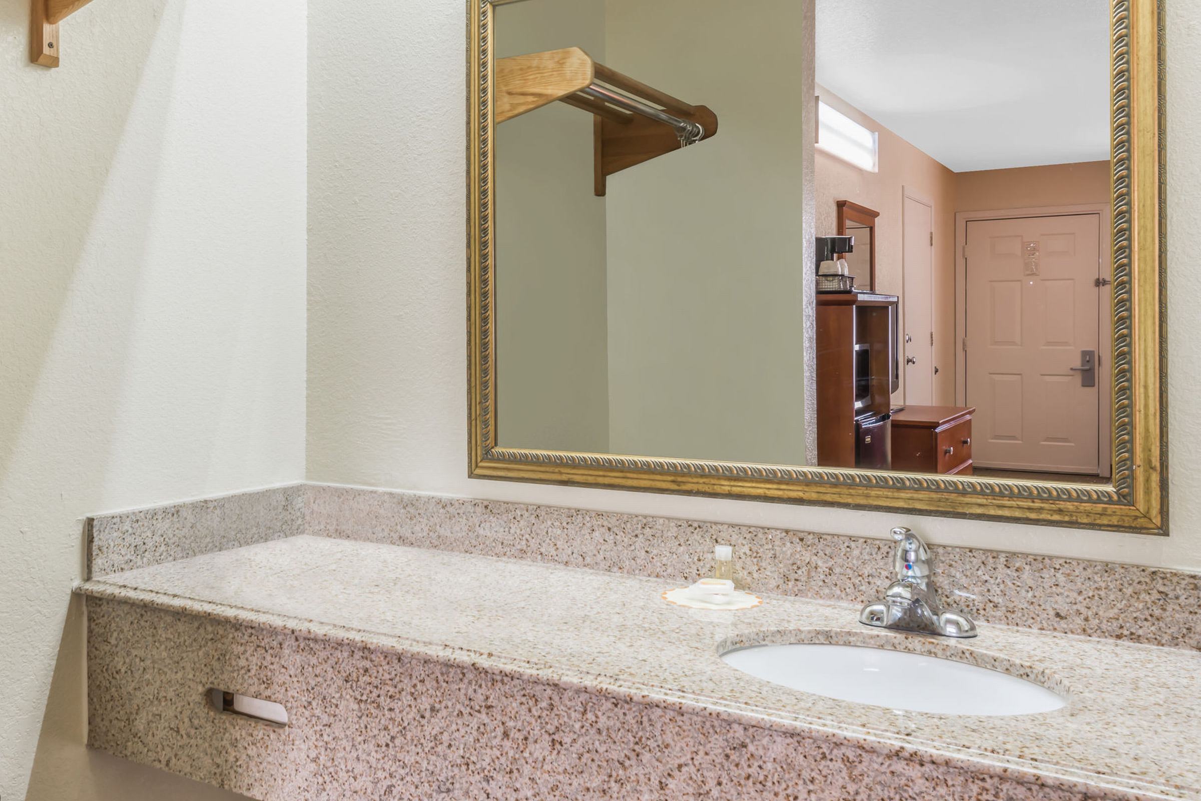 Days Inn by Wyndham San Antonio Southeast Frost Bank Center - photo 21