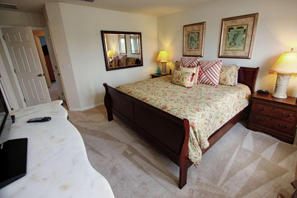 2633 Trafalgar Village - photo 6