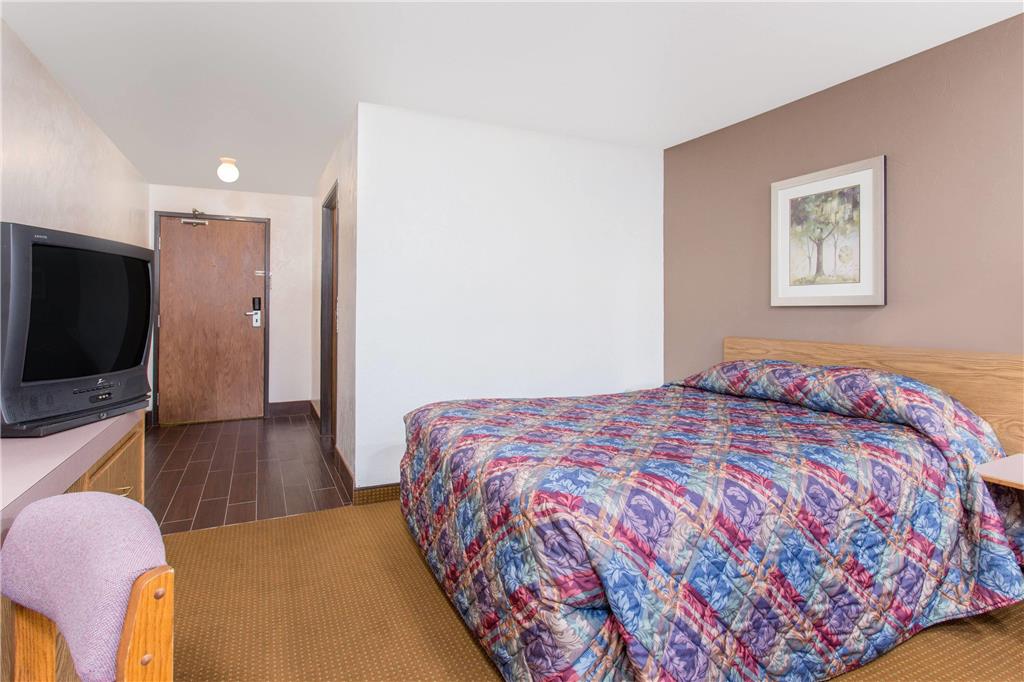 Super 8 by Wyndham Lacey Olympia Area - photo 10