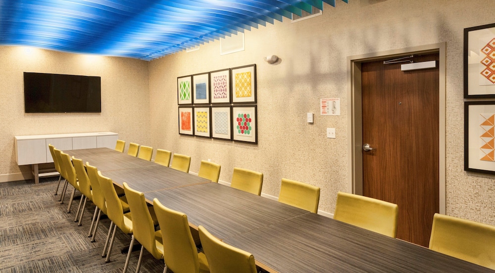 Holiday Inn Express & Suites Dodge City by IHG - photo 24