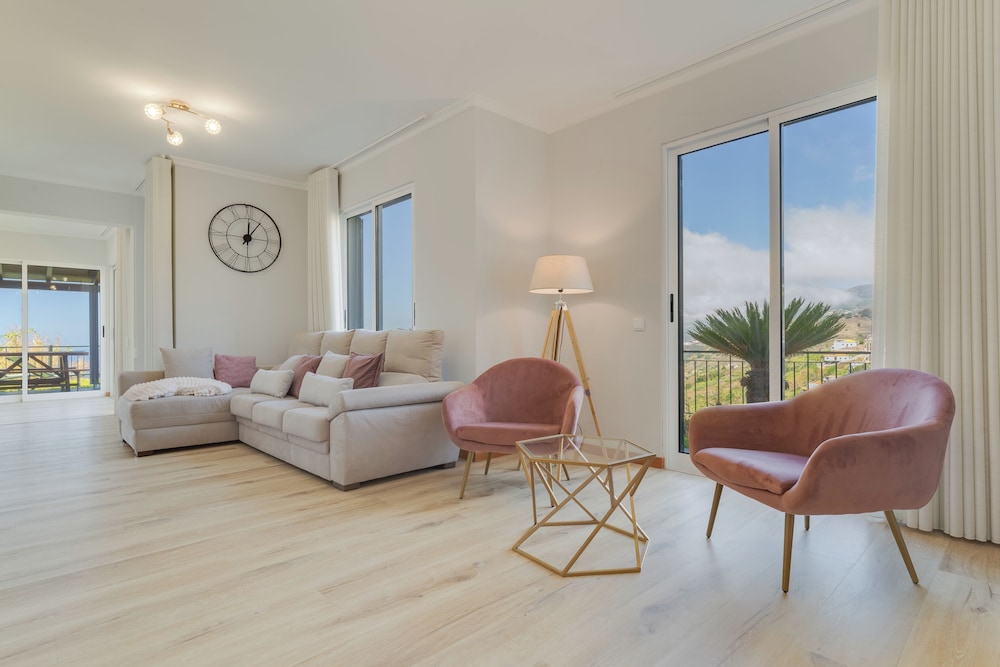 Villa Quinta Grande — 4-Star Luxury Hotel in Camara De Lobos, Portugal
