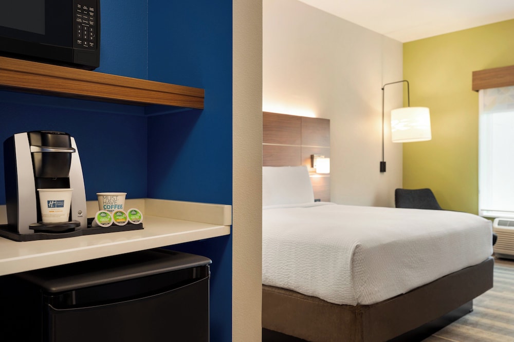 Holiday Inn Express And Suites Dalton Walnut Ave - photo 11