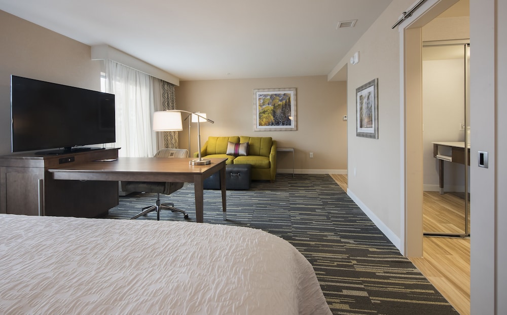 Hampton Inn & Suites Seattle Redmond - photo 18