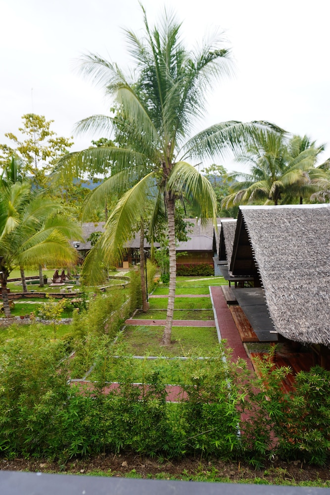 Daya Farm and Adventure — 5-Star Luxury Hotel in Banaybanay, Philippines