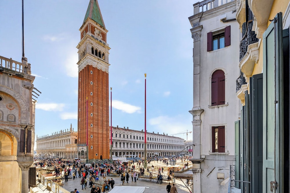 Bellevue Luxury Rooms San Marco Luxury — 4-Star Luxury Hotel in Venice, Italy