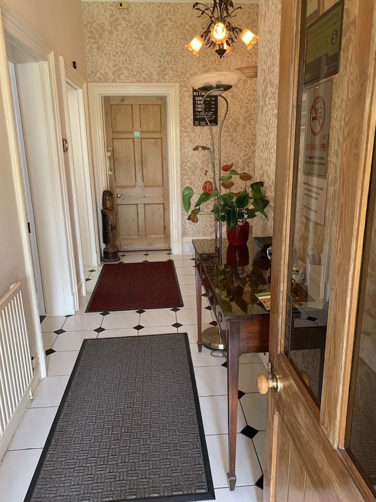 Green Gables Guest House — 4-Star Luxury Hotel in Chester, United Kingdom