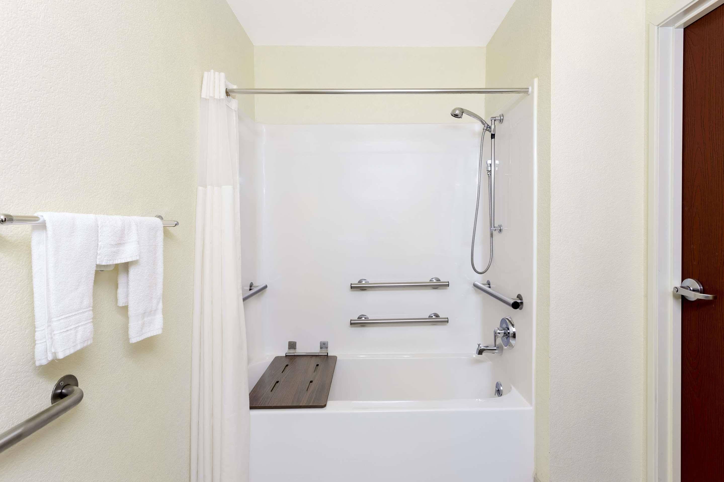 Microtel Inn and Suites by Wyndham Green Bay - photo 9