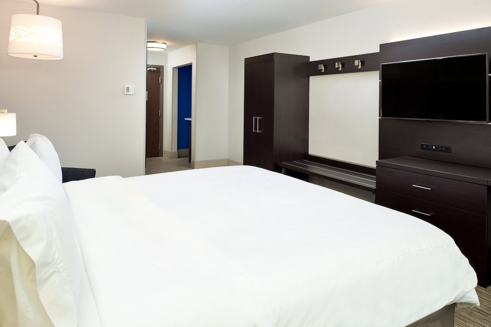 Holiday Inn Express & Suites Pueblo North by IHG - photo 27