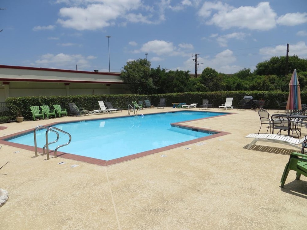 Ramada Dallas North - photo 25