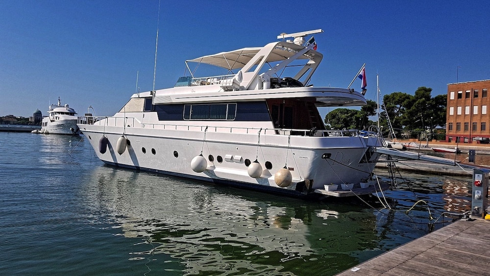 Yacht Diva - last minute hotel in Venice