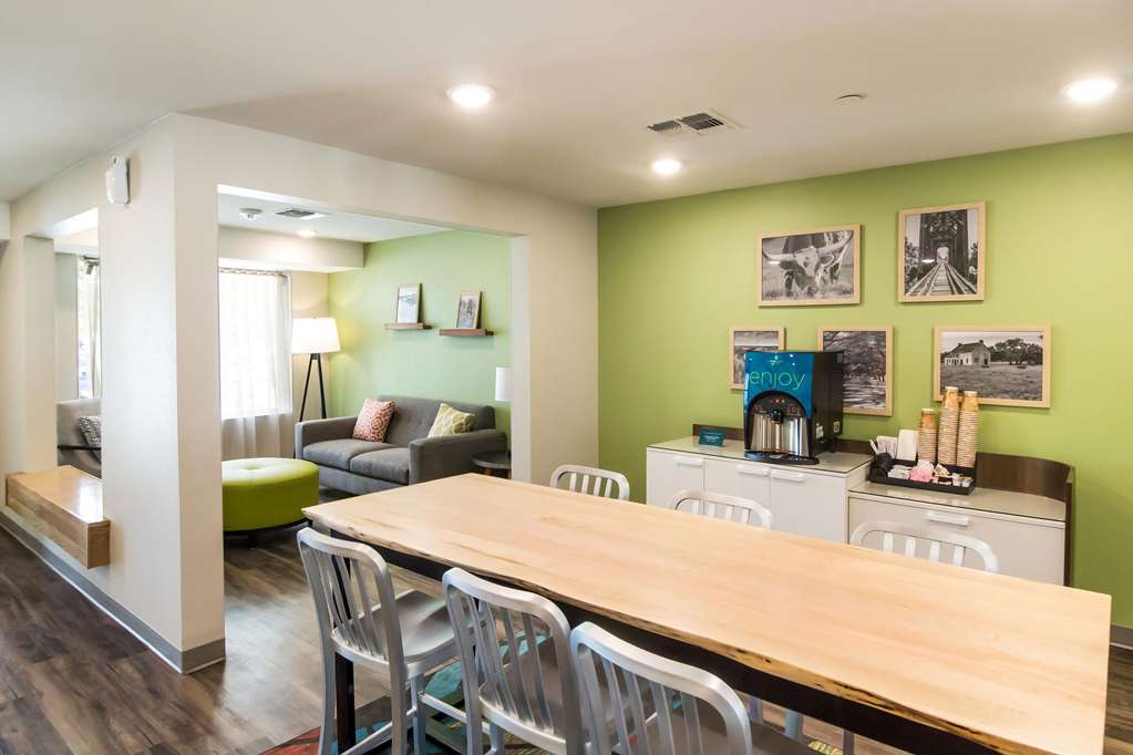 WoodSpring Suites Lake Jackson - photo 6
