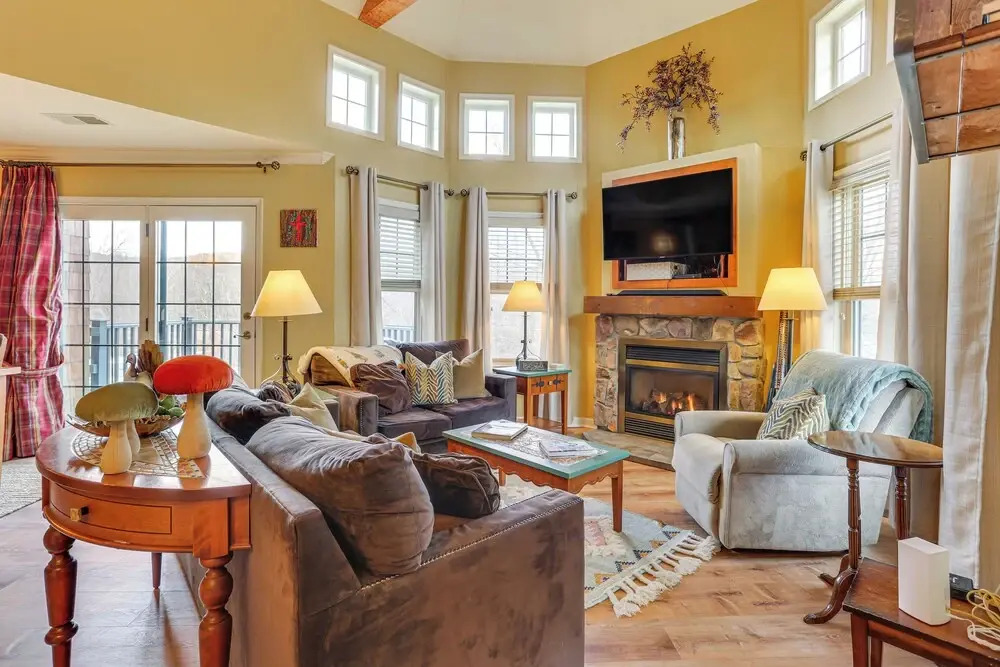 1 Mi to Mountain Creek Resort: Condo w Balcony in Vernon, United States