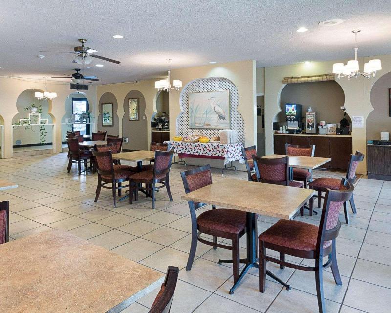 Econo Lodge San Angelo - photo 19