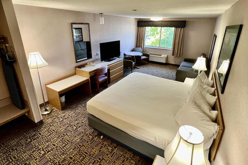 The Tillamook Inn - photo 4