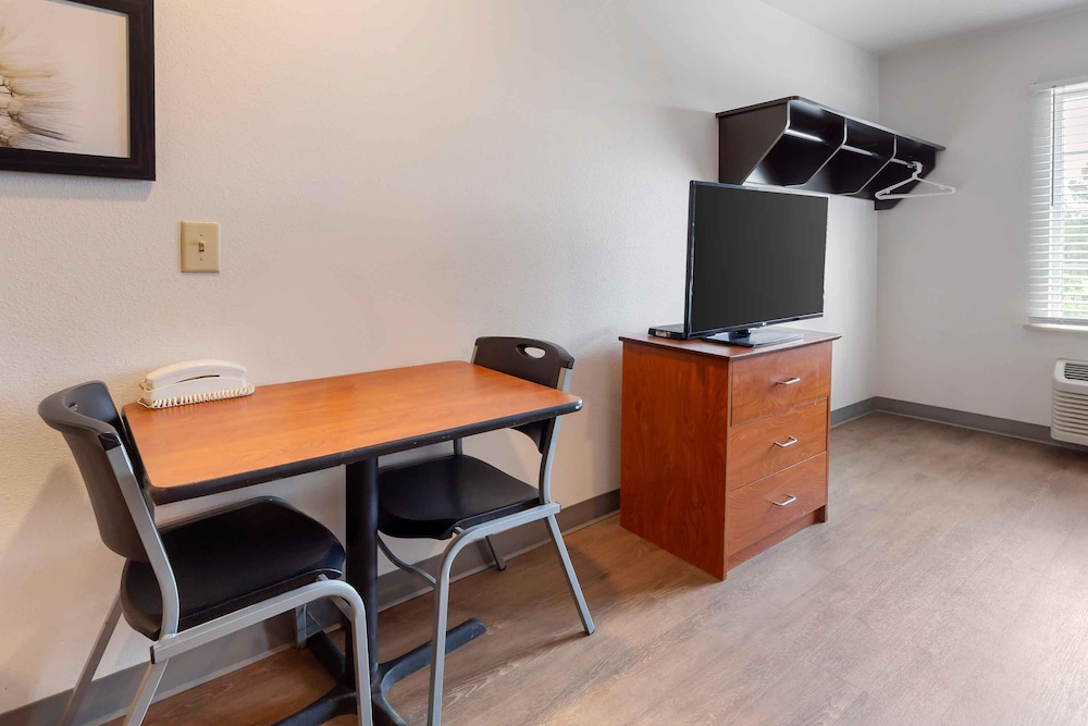 WoodSpring Suites Fayetteville - photo 23