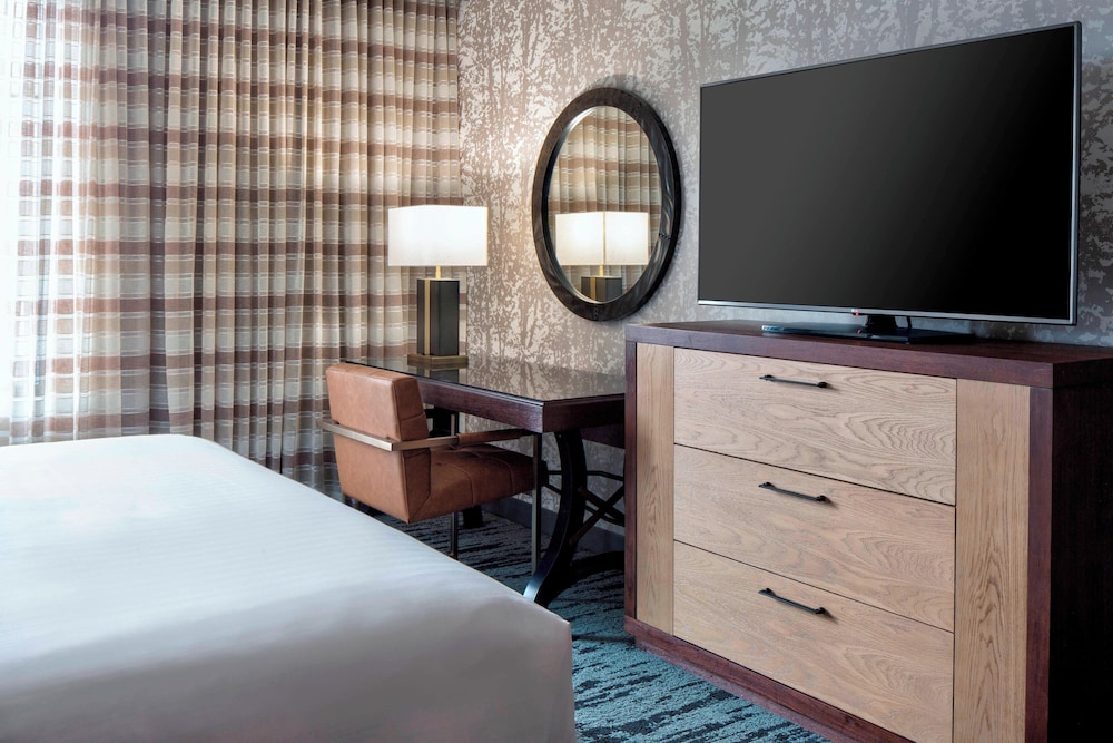 Gaylord Rockies Resort & Convention Center - photo 20