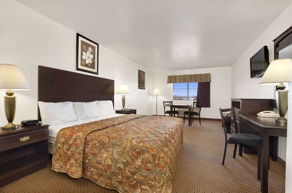 Howard Johnson by Wyndham Lubbock TX - photo 8