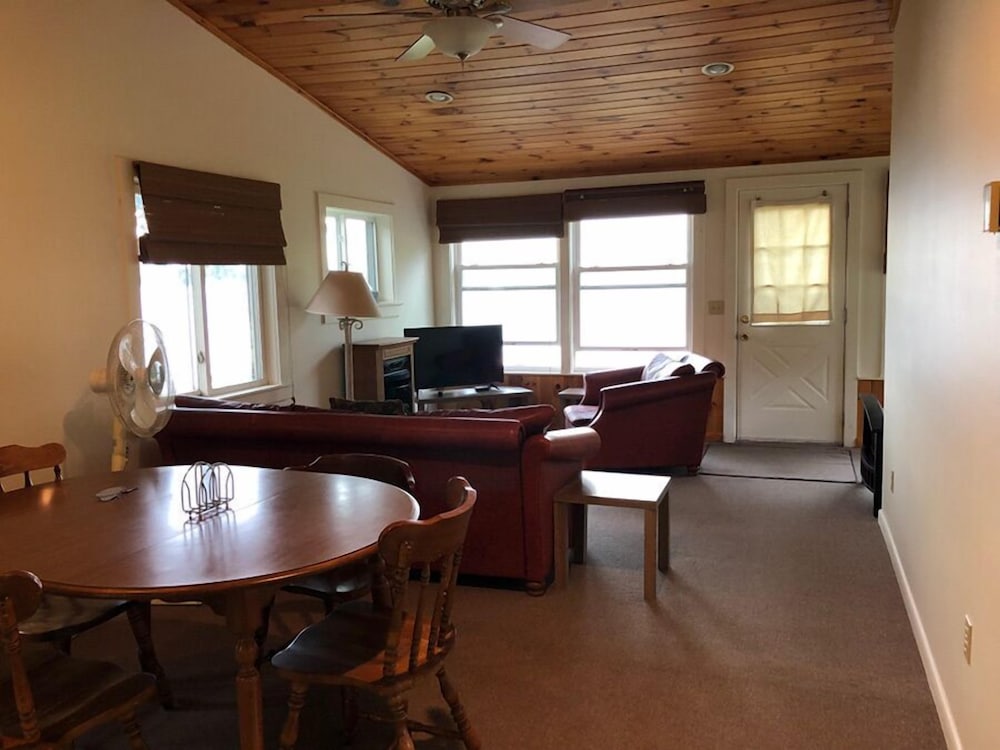 West Winds Motel & Cottages - photo 58