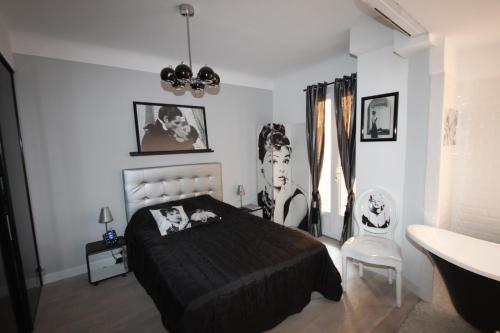 From Hollywood To Bollywood 2 Bedrooms 2 Bathrooms 1 Min From Croisette&Beach 12 Min From the Palais in Cannes, France