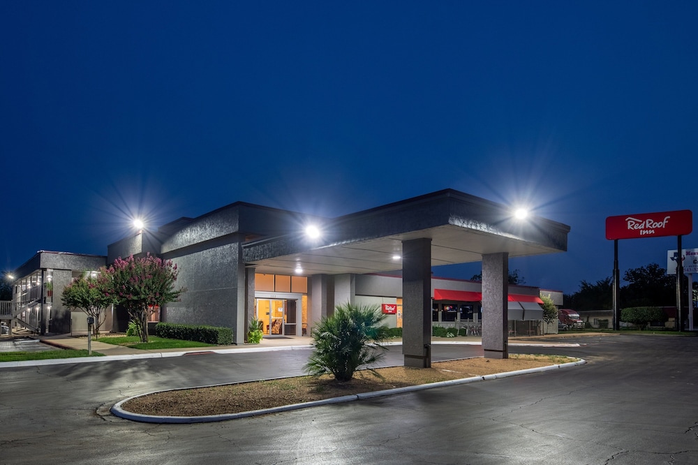 Red Roof Inn Lewisville - photo 34