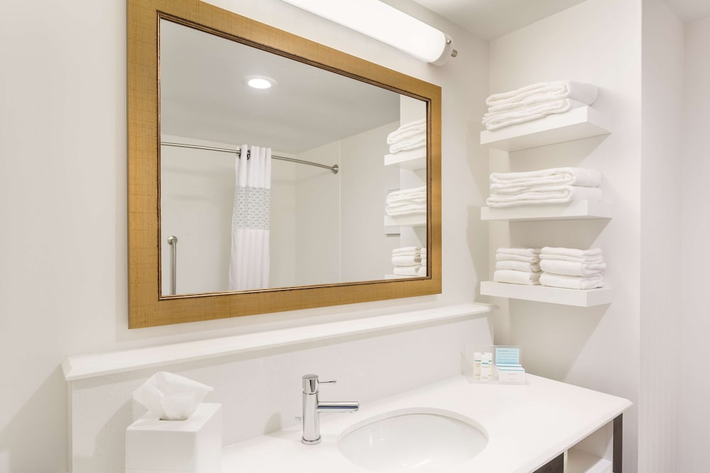 Hampton Inn & Suites Newport Cincinnati - photo 18
