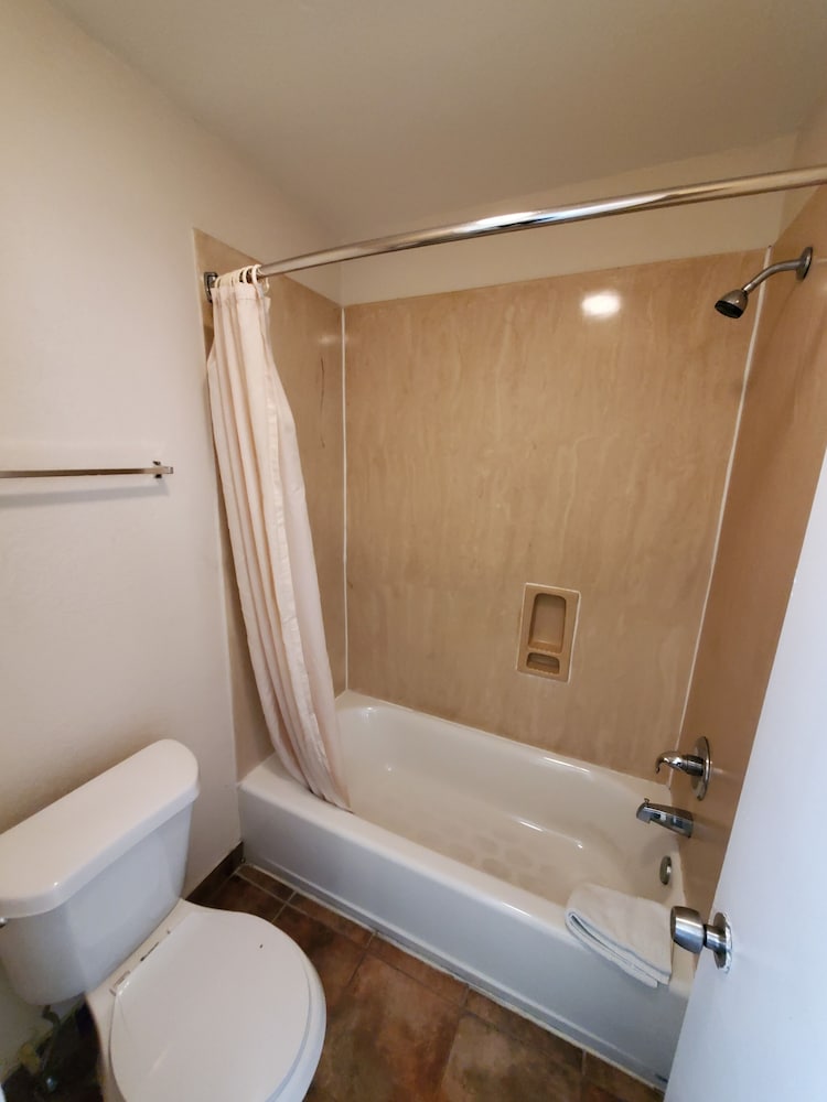 Rodeway Inn Downtown - photo 18