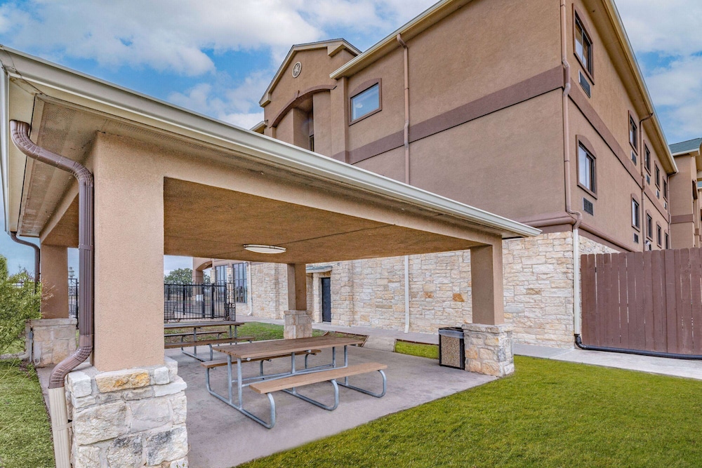 Baymont by Wyndham Cuero - photo 48
