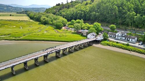 Finest Retreats Toll Bridge Cottage — 4-Star Luxury Hotel in Dolgellau, United Kingdom