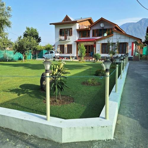 Rose Bowl Guest House Homestay — 4-Star Luxury Hotel in Srinagar, India