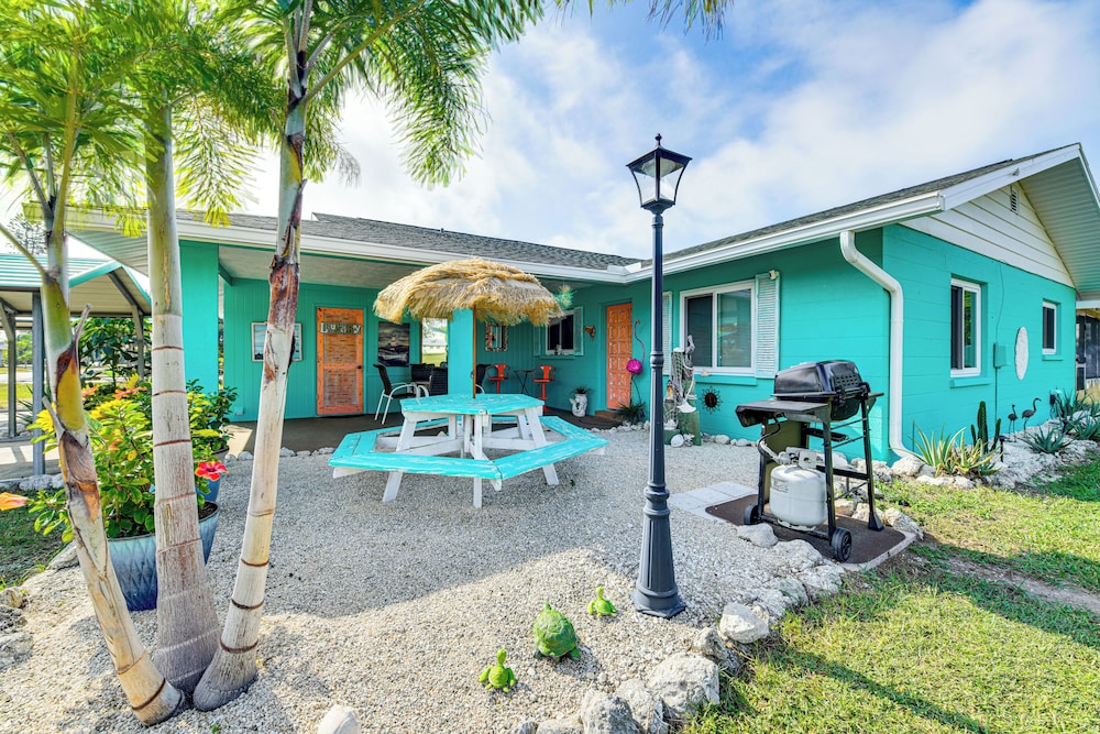 Pet Friendly Bradenton Home 1 5 Mi to Cortez Beach — 4-Star Luxury Hotel in Bradenton, United States