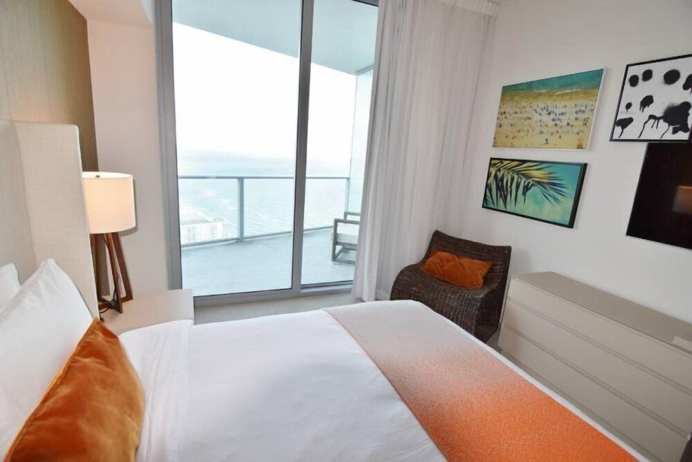 Superb Ocean & Bay View 1 Bed 1 Bath @ Hyde Beach Resort - photo 7
