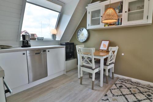 Langeooger Viermaster Gelbes Segel — 4-Star Luxury Hotel in Langeoog, Germany