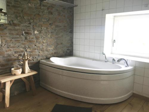 Atelier N 5 — hotel in Wanze