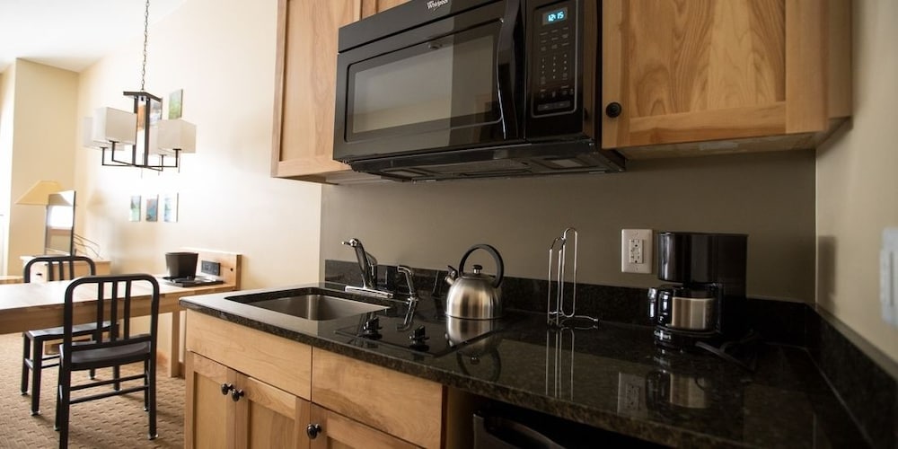 Burke Mountain Hotel - photo 16