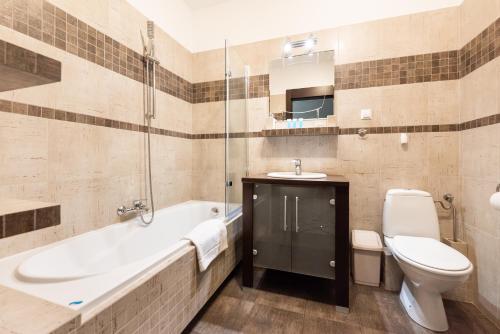 Las Bródnowski Comfort Apartment by BookingHost — 4-Star Luxury Hotel in Warsaw, Poland